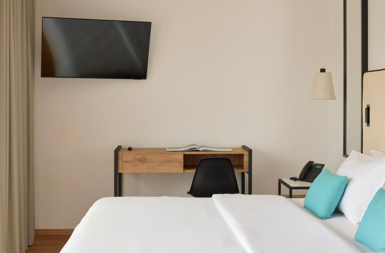 Hotel Sol Tropikal Durrës Esterno foto
