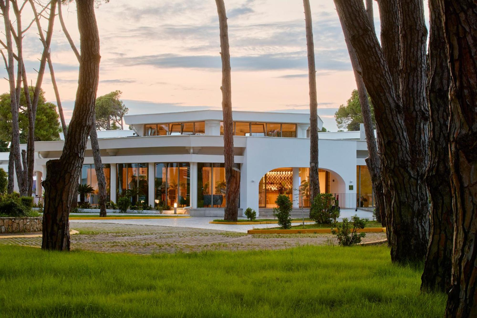 Hotel Sol Tropikal Durrës Esterno foto