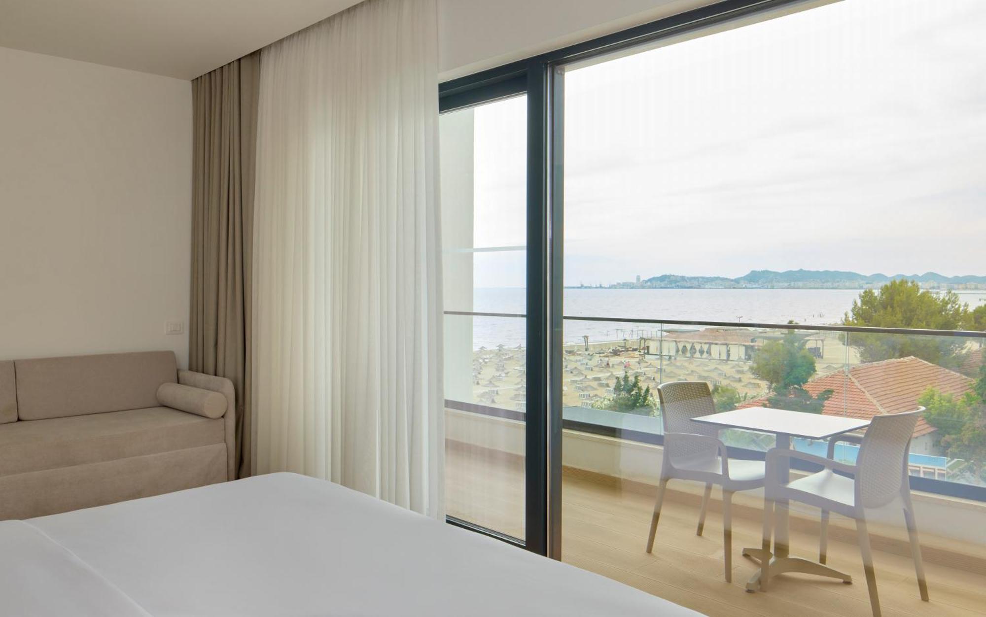 Hotel Sol Tropikal Durrës Esterno foto