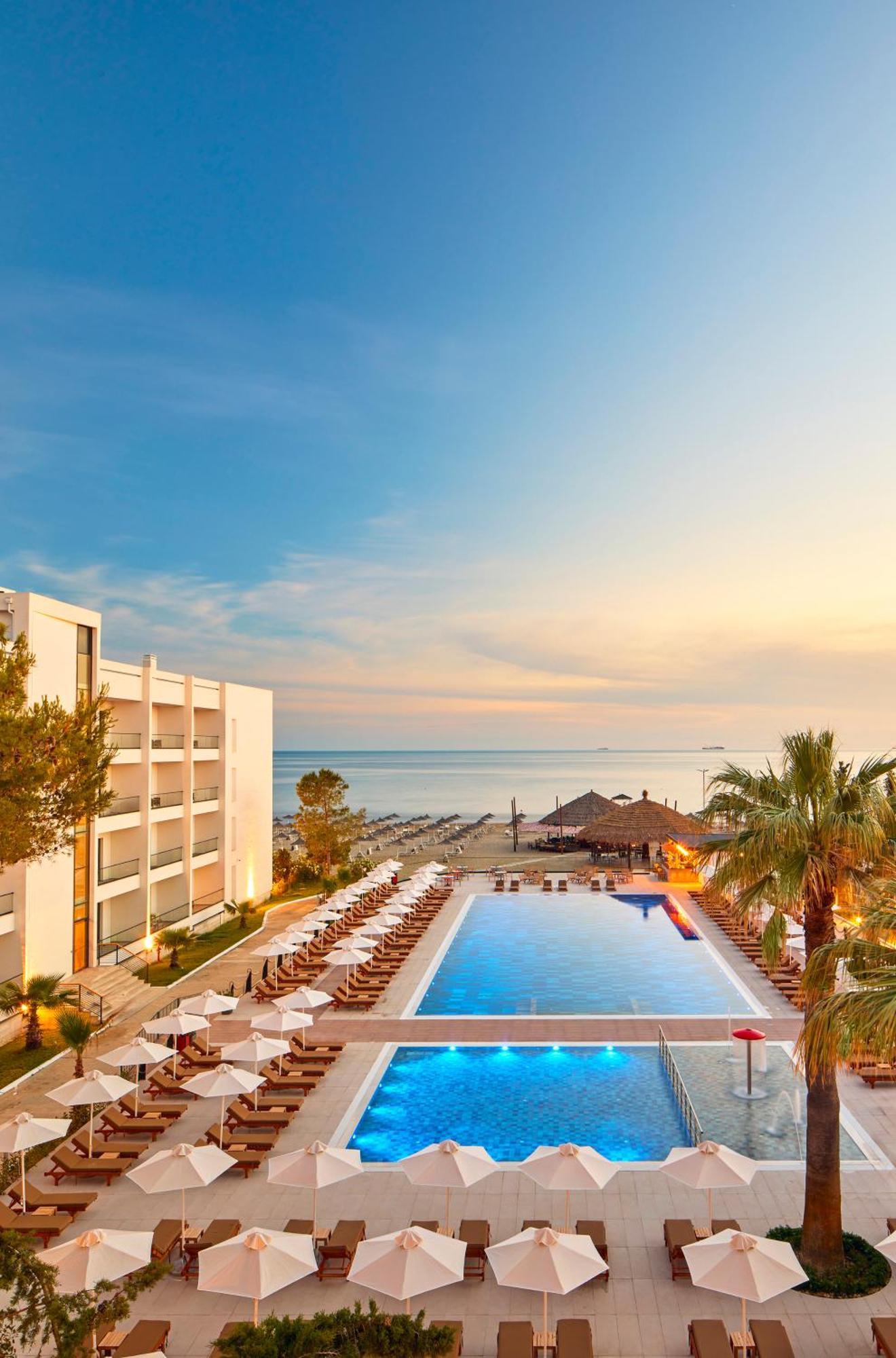 Hotel Sol Tropikal Durrës Esterno foto