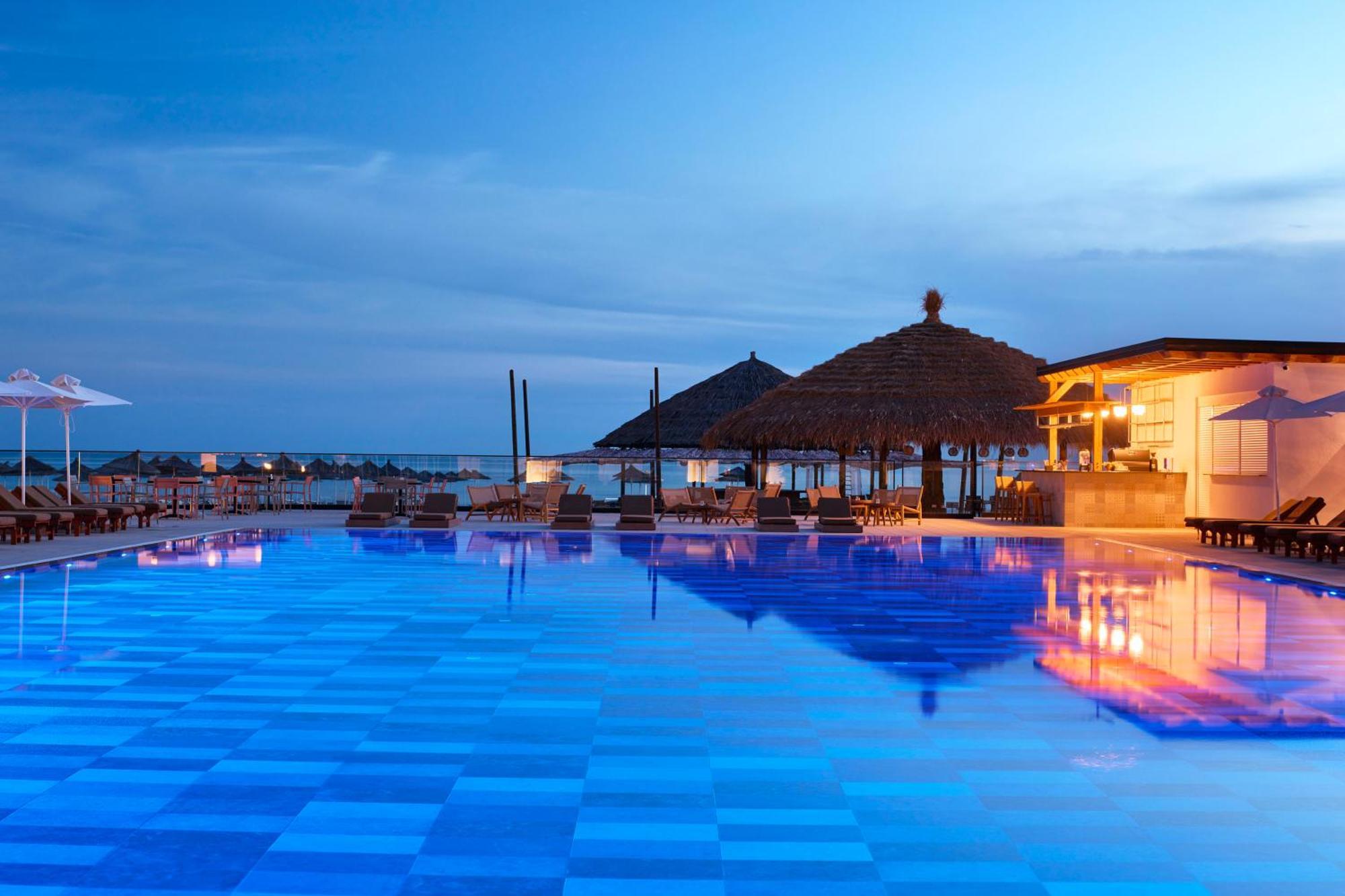 Hotel Sol Tropikal Durrës Esterno foto