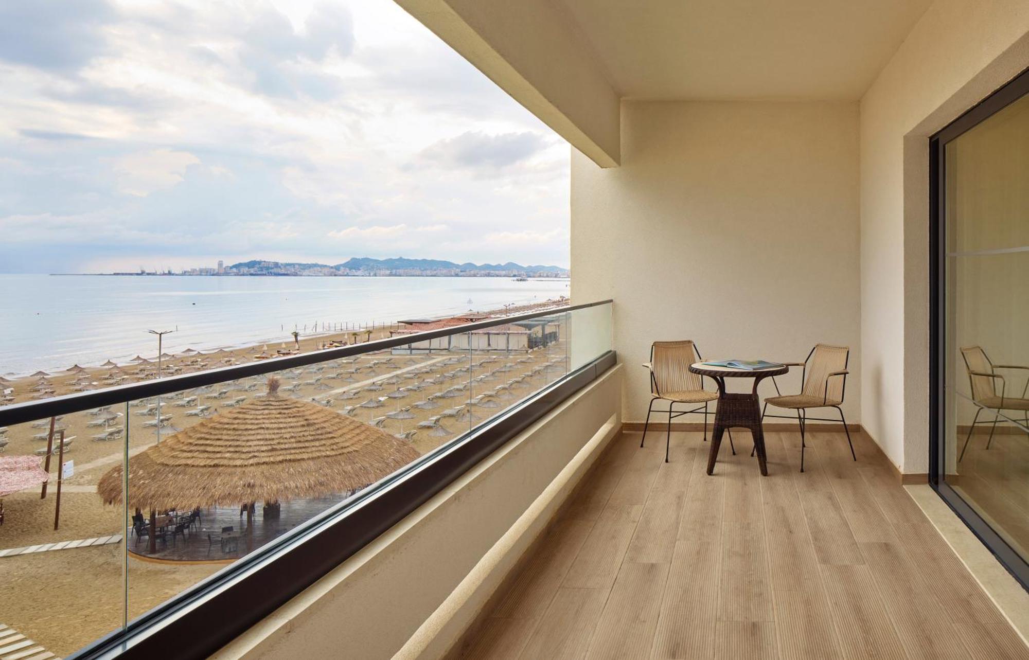 Hotel Sol Tropikal Durrës Esterno foto