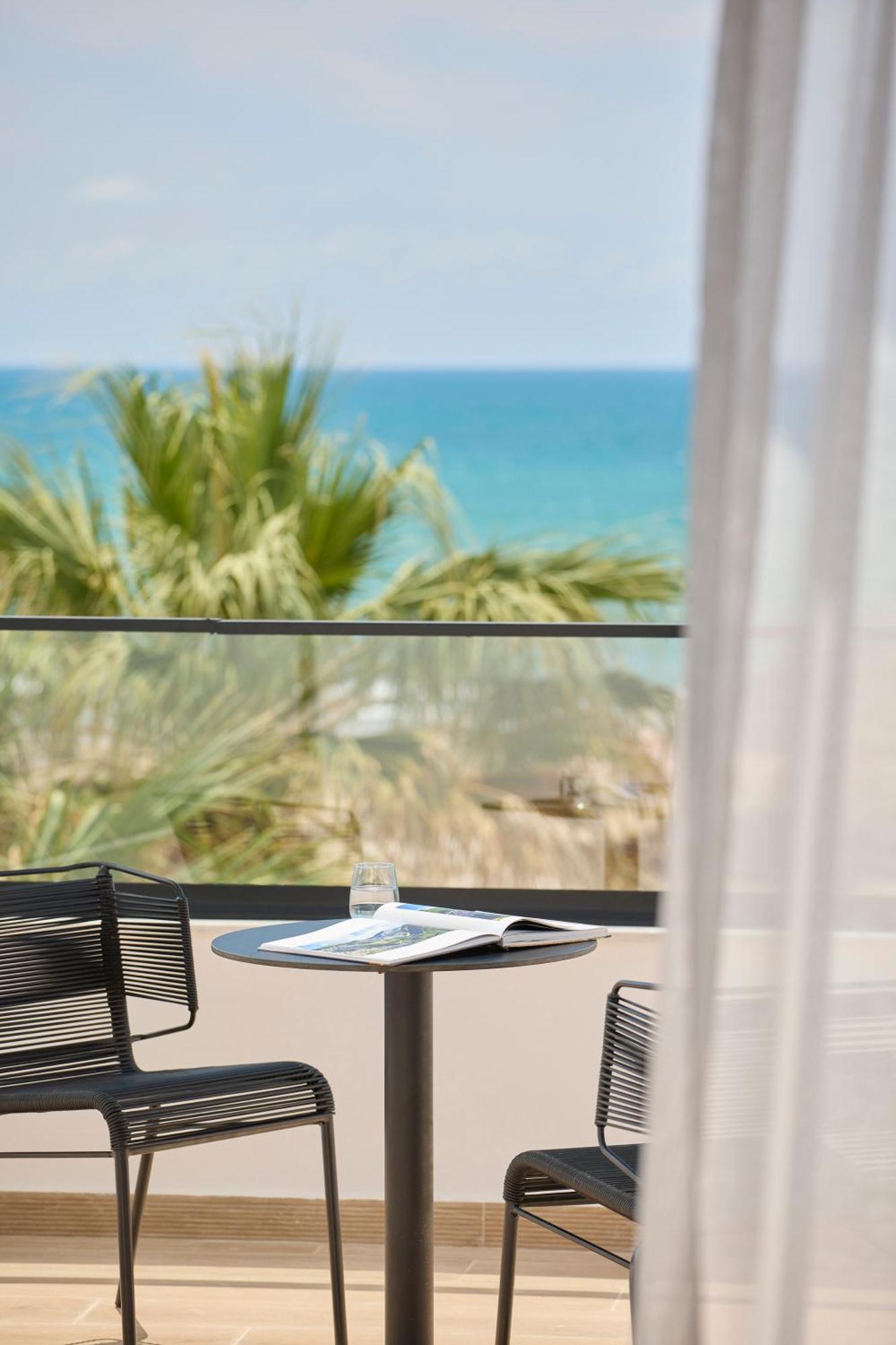 Hotel Sol Tropikal Durrës Esterno foto
