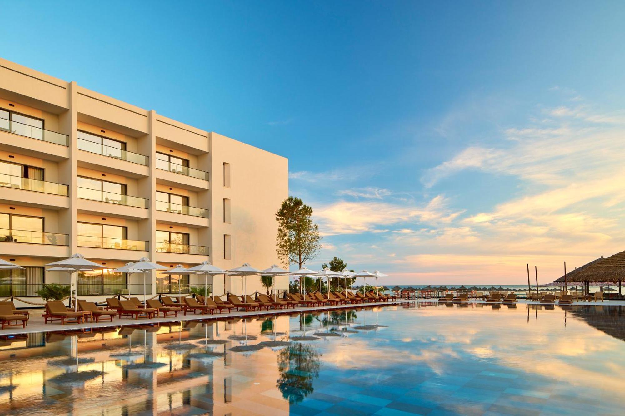 Hotel Sol Tropikal Durrës Esterno foto